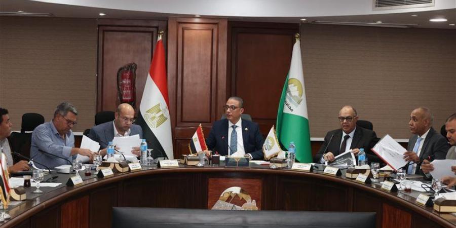 محافظ الجيزة يتابع طلبات تقنين أوضاع التعديات على أراضي أملاك الدولة - المدينة برس