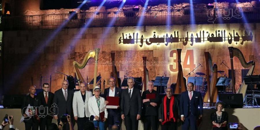 بينهم نادر عباسي ومارسيل متى، مهرجان القلعة يكرم شخصيات أثرت المشهد الفني (صور) - المدينة برس