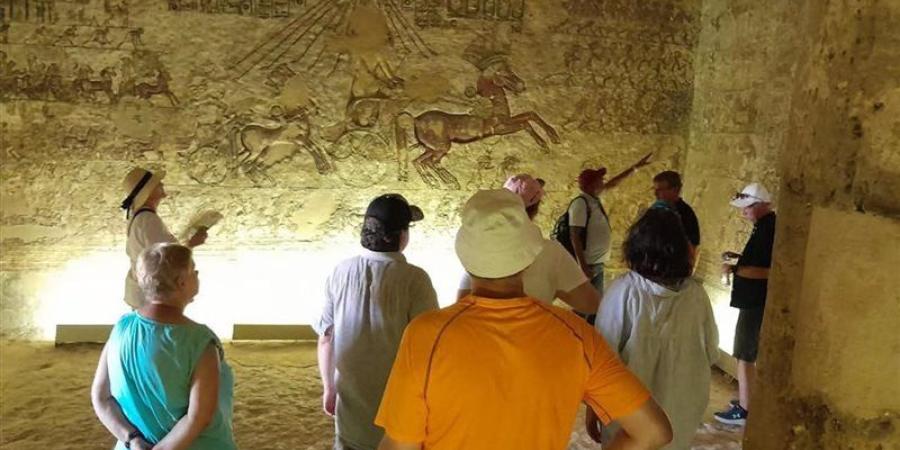 وفود سياحية تزور بني حسن وتل العمارنة بالمنيا (صور) - المدينة برس